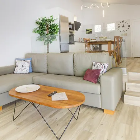 Βίλα Naiss Igramar